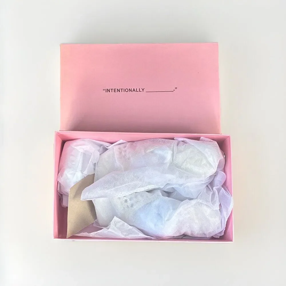 New with box INTENTIONALLY‎ BLANK CASSANDRA VEGAN HEELS Size 5